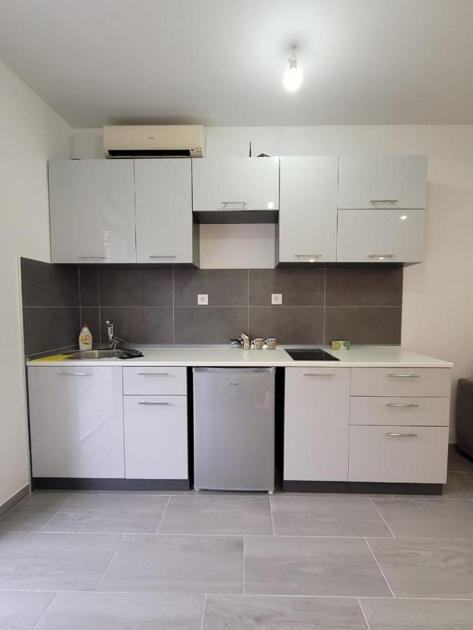 Apartment Diamond -Modern And Lovely Seaside Studio Apartment كوتور المظهر الخارجي الصورة